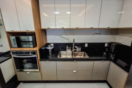 Apartamento à venda com 104m², 2 quartos e 2 vagasCozinha