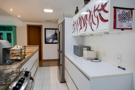 Apartamento à venda com 98m², 2 quartos e 2 vagasCozinha