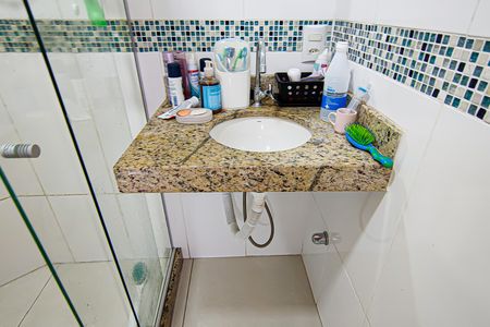 Casa de condomínio à venda com 210m², 3 quartos e 3 vagasBanheiro Social