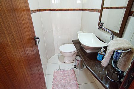 Casa de condomínio à venda com 210m², 3 quartos e 3 vagasLavabo