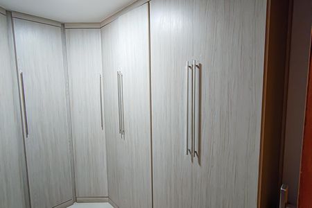 Casa de condomínio à venda com 210m², 3 quartos e 3 vagasCloset Suíte