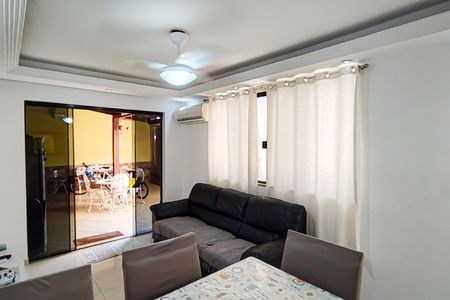 Casa de condomínio à venda com 210m², 3 quartos e 3 vagasSala