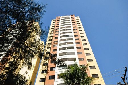 Apartamento para alugar com 55m², 2 quartos e 1 vaga Apartamento para alugar com 55m², 2 quartos e 1 vagaFachada