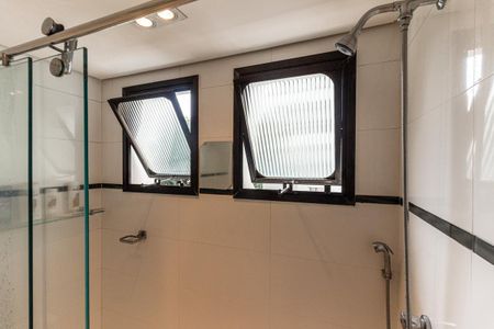 Apartamento à venda com 230m², 4 quartos e 4 vagasBanheiro da Suíte 1