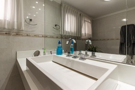 Apartamento à venda com 230m², 4 quartos e 4 vagasBanheiro Social