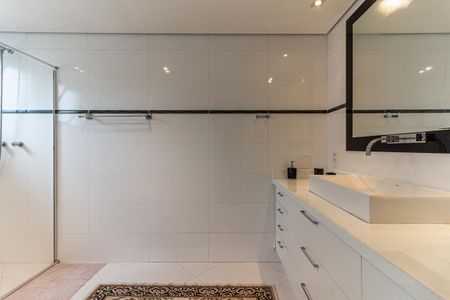 Apartamento à venda com 230m², 4 quartos e 4 vagasBanheiro da Suíte 1