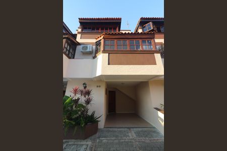 Casa de condomínio à venda com 139m², 3 quartos e 2 vagasFachada