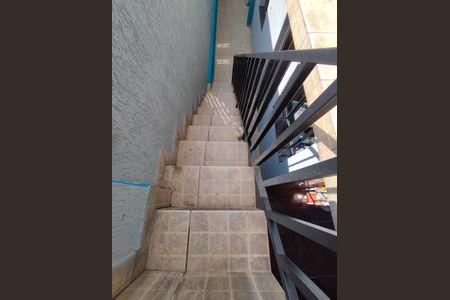 Casa para alugar com 230m², 4 quartos e 2 vagasEscada