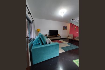 Casa para alugar com 230m², 4 quartos e 2 vagasSala