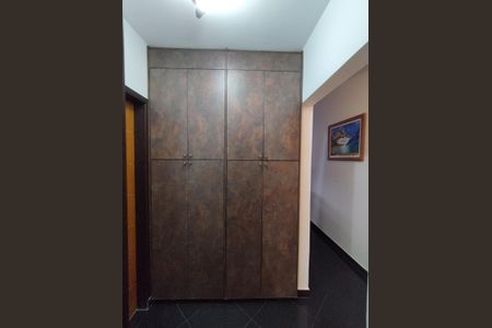 Casa para alugar com 230m², 4 quartos e 2 vagasArmário