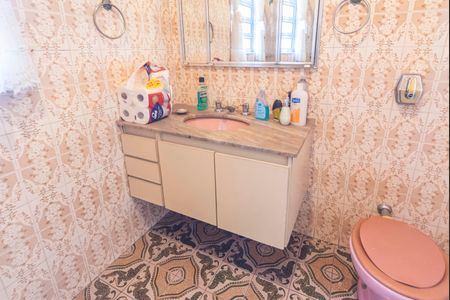 Casa à venda com 250m², 3 quartos e 4 vagas Casa à venda com 250m², 3 quartos e 4 vagasBanheiro