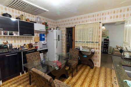 Casa à venda com 170m², 3 quartos e 2 vagas Casa à venda com 170m², 3 quartos e 2 vagasCasa 2 Cozinha