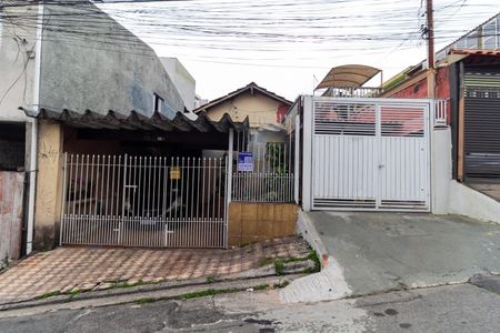 Casa à venda com 170m², 3 quartos e 2 vagas Casa à venda com 170m², 3 quartos e 2 vagasFachada
