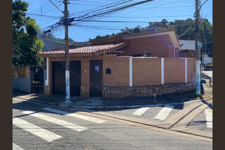 Casa para alugar com 500m², 2 quartos e 3 vagas Casa para alugar com 500m², 2 quartos e 3 vagasFachada