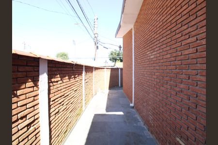 Casa para alugar com 500m², 2 quartos e 3 vagasCorredor lateral