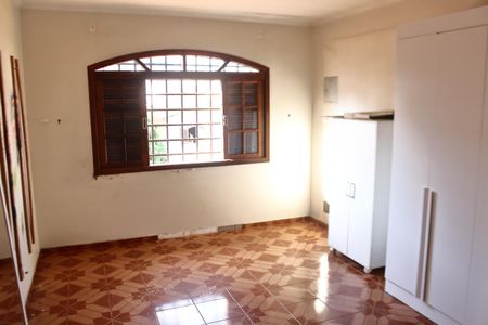 Casa à venda com 185m², 5 quartos e 3 vagasQuarto Suíte
