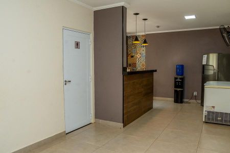 Apartamento para alugar com 51m², 2 quartos e 1 vagaÁrea comum-Banheiro e cozinha do salão de festa