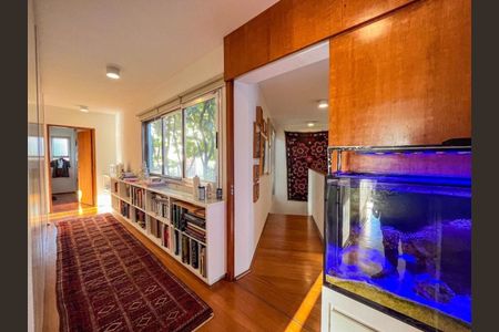 Casa à venda com 424m², 4 quartos e 5 vagasFoto 01