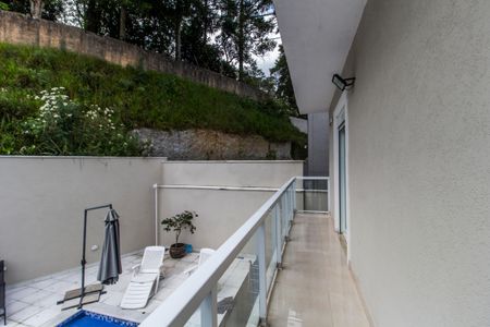 Casa de condomínio à venda com 368m², 4 quartos e 3 vagas Casa de condomínio à venda com 368m², 4 quartos e 3 vagasVaranda da Suíte 1