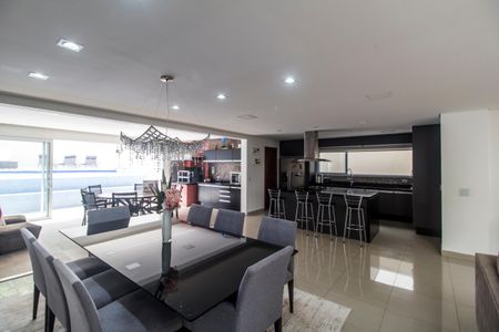 Casa de condomínio à venda com 368m², 4 quartos e 3 vagas Casa de condomínio à venda com 368m², 4 quartos e 3 vagasSala de Jantar