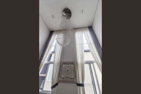 Casa de condomínio à venda com 368m², 4 quartos e 3 vagas Casa de condomínio à venda com 368m², 4 quartos e 3 vagasSala de TV