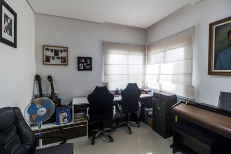 Casa de condomínio à venda com 368m², 4 quartos e 3 vagas Casa de condomínio à venda com 368m², 4 quartos e 3 vagasEscritório