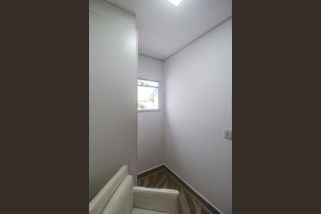 Casa de condomínio à venda com 368m², 4 quartos e 3 vagas Casa de condomínio à venda com 368m², 4 quartos e 3 vagasCloset da suíte 4