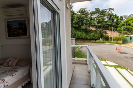 Casa de condomínio à venda com 368m², 4 quartos e 3 vagas Casa de condomínio à venda com 368m², 4 quartos e 3 vagasVaranda da Suíte 4