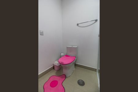 Casa de condomínio à venda com 368m², 4 quartos e 3 vagas Casa de condomínio à venda com 368m², 4 quartos e 3 vagasBanheiro da Suíte 2