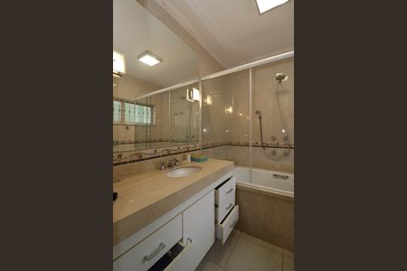 Casa para alugar com 297m², 4 quartos e 4 vagasBanheiro da Suíte 2