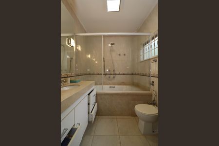 Casa para alugar com 297m², 4 quartos e 4 vagasBanheiro da Suíte 2