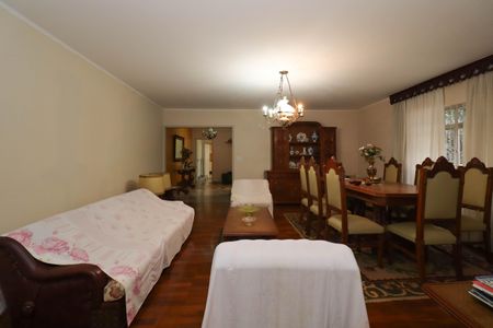 Casa para alugar com 297m², 4 quartos e 4 vagasSala