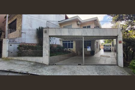 Casa para alugar com 297m², 4 quartos e 4 vagasFachada