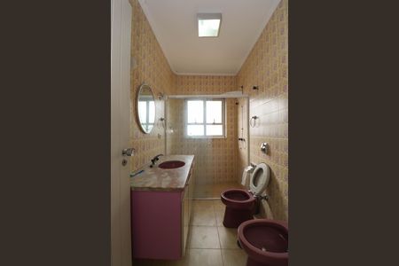 Casa para alugar com 297m², 4 quartos e 4 vagasBanheiro