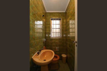 Casa para alugar com 297m², 4 quartos e 4 vagasBanheiro do salão de festas