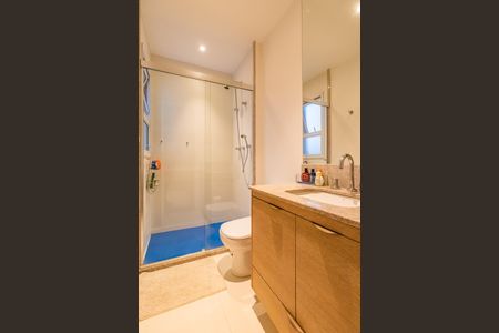 Apartamento à venda com 212m², 3 quartos e 3 vagasBanheiro da Suíte 2