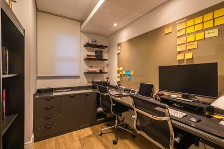 Apartamento à venda com 212m², 3 quartos e 3 vagasEscritório