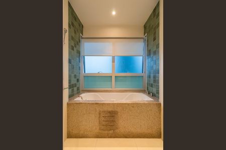 Apartamento à venda com 212m², 3 quartos e 3 vagasBanheiro da Suíte 3