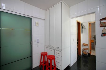 Apartamento à venda com 142m², 4 quartos e 2 vagasCozinha