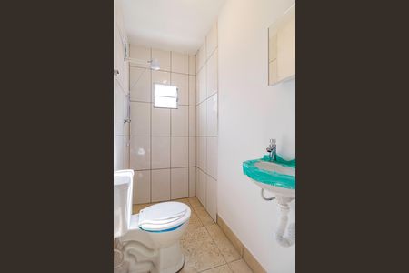 Banheiro de kitnet/studio para alugar com 1 quarto, 26m² em Jardim Monte Kemel, São Paulo