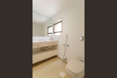 Apartamento à venda com 180m², 4 quartos e 3 vagasBanheiro da Suíte 2