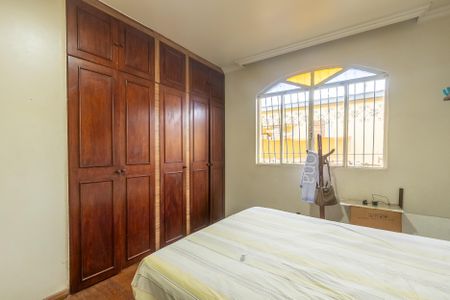 Casa à venda com 185m², 3 quartos e 2 vagasQuarto 2