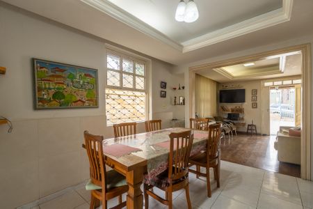 Casa à venda com 185m², 3 quartos e 2 vagasSala