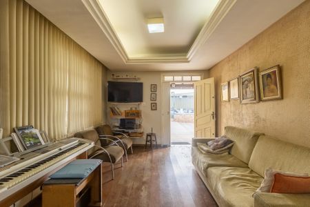 Casa à venda com 185m², 3 quartos e 2 vagasSala