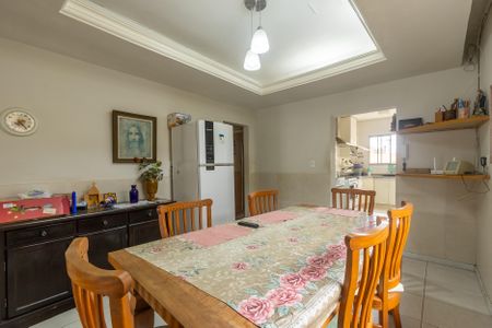 Casa à venda com 185m², 3 quartos e 2 vagasSala