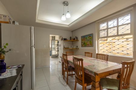 Casa à venda com 185m², 3 quartos e 2 vagasSala