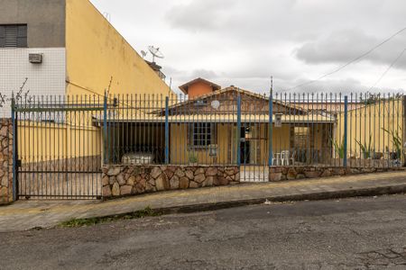 Casa à venda com 185m², 3 quartos e 2 vagasFachada