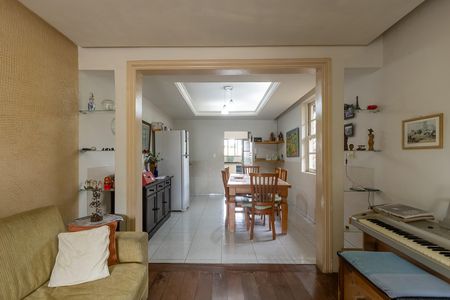 Casa à venda com 185m², 3 quartos e 2 vagasSala