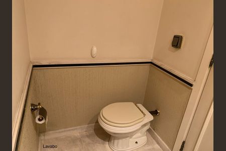 Apartamento para alugar com 340m², 4 quartos e 5 vagas Apartamento para alugar com 340m², 4 quartos e 5 vagasBanheiro