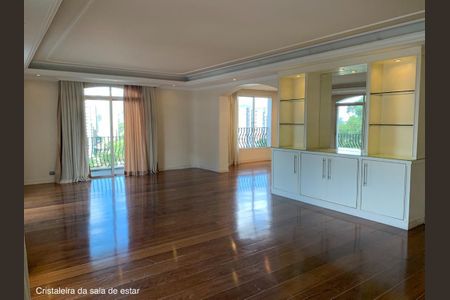 Apartamento para alugar com 340m², 4 quartos e 5 vagas Apartamento para alugar com 340m², 4 quartos e 5 vagasSala